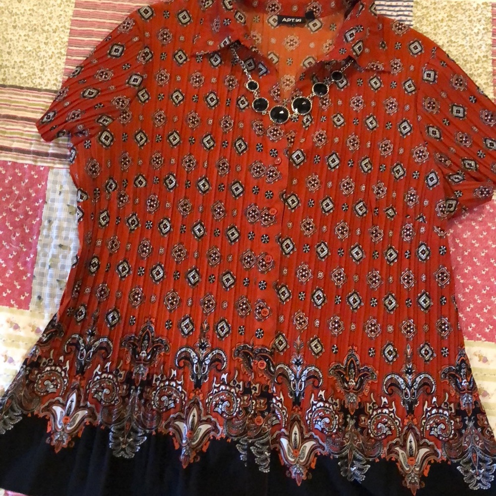 Beautiful button up blouse. - Picture 2 of 3